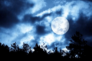 Luna piena per creare un amuleto da soli