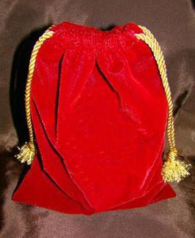 borsa rossa per attirare denaro